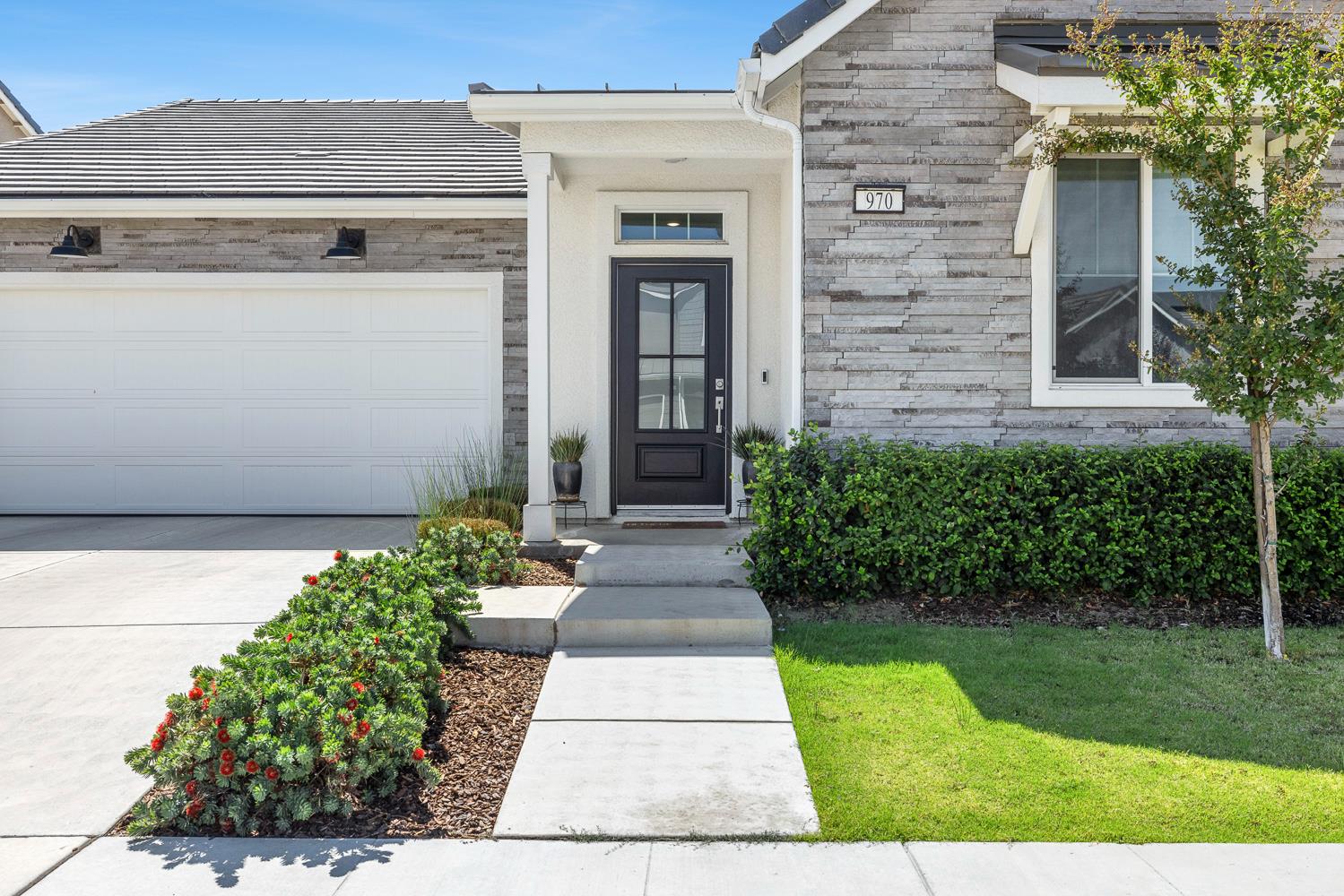 970 Lester Ave, Clovis, CA 93619