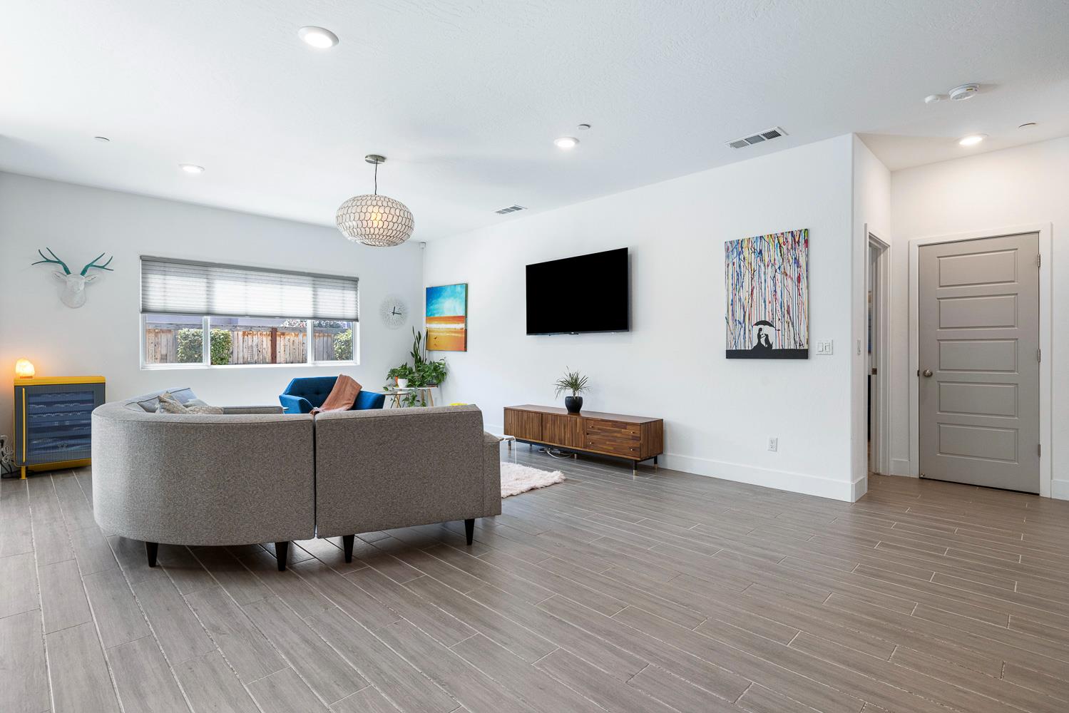 970 Lester Ave, Clovis, CA 93619