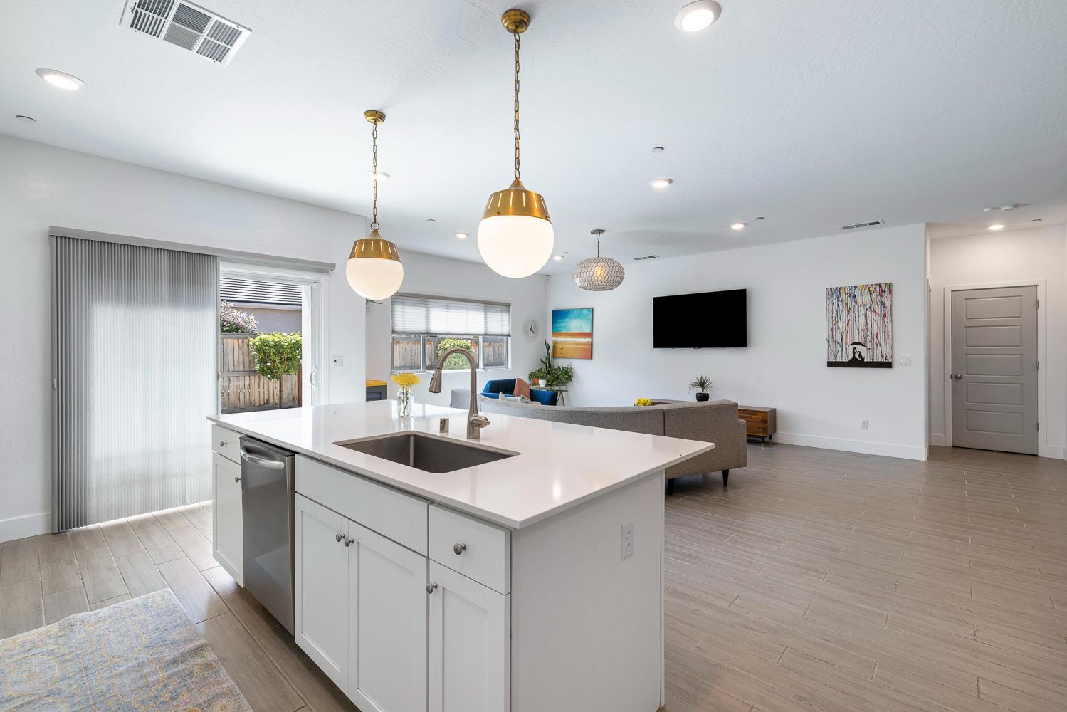 970 Lester Ave, Clovis, CA 93619