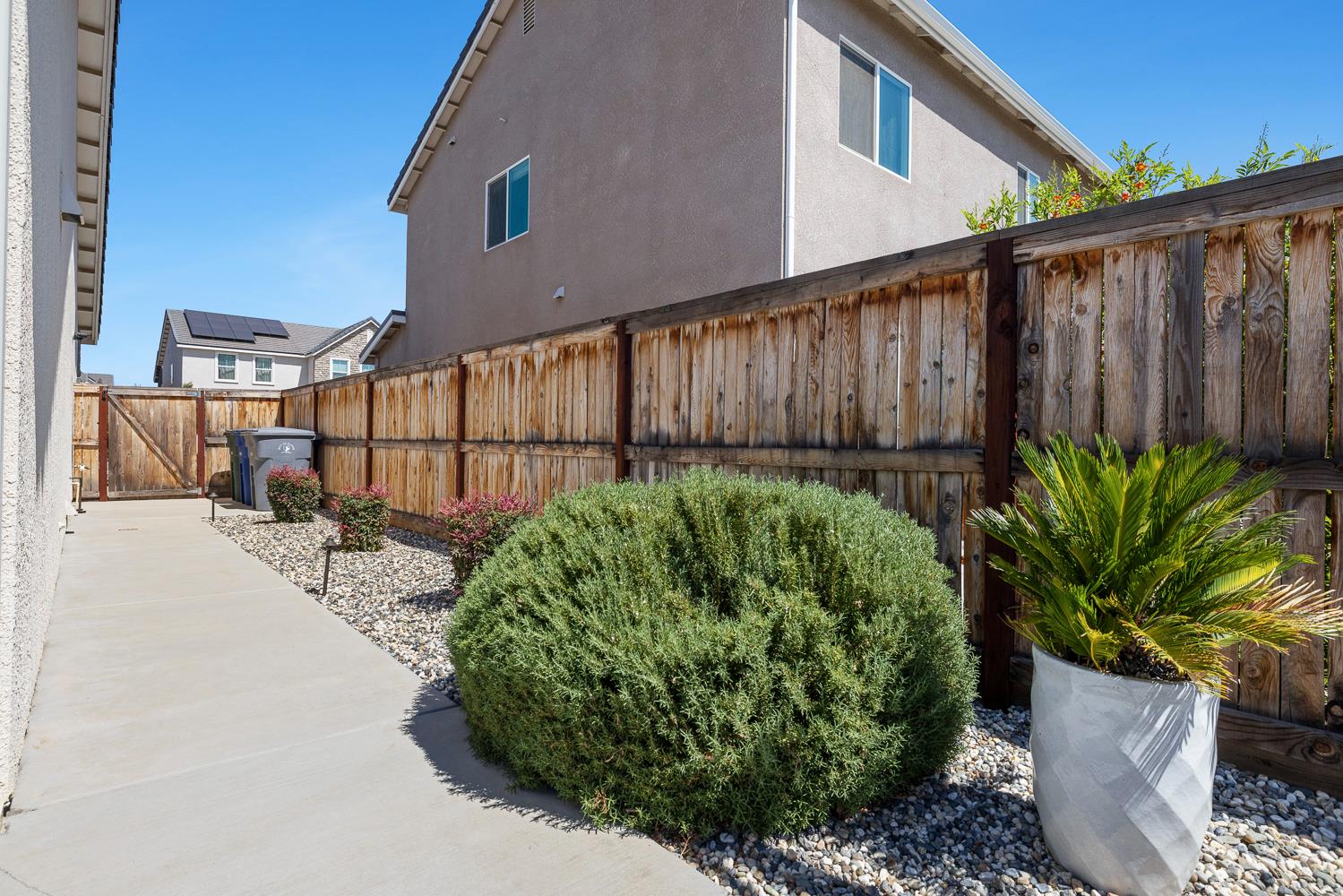 970 Lester Ave, Clovis, CA 93619