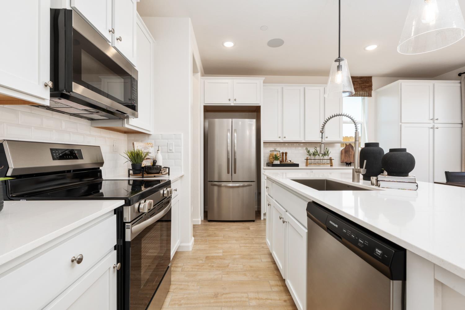 1515 Pioneer Ln, Clovis, CA 93619