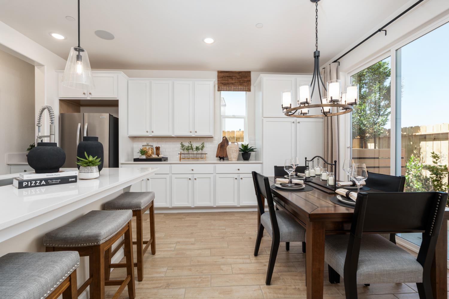 1515 Pioneer Ln, Clovis, CA 93619