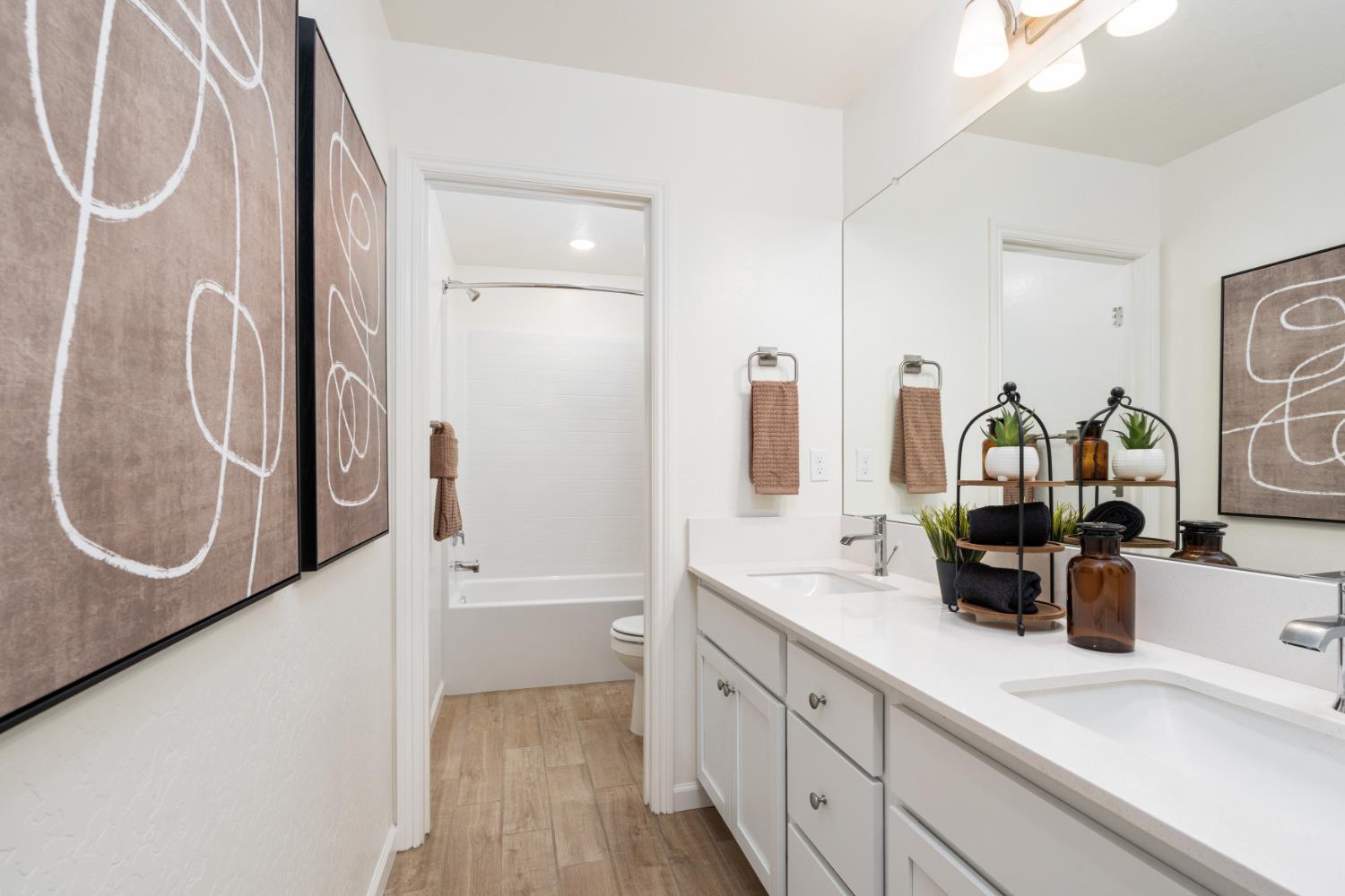 1515 Pioneer Ln, Clovis, CA 93619