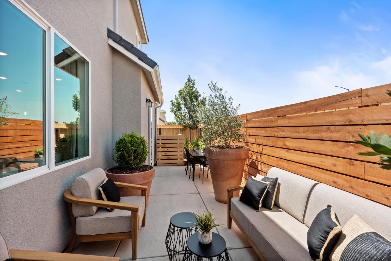 1515 Pioneer Ln, Clovis, CA 93619