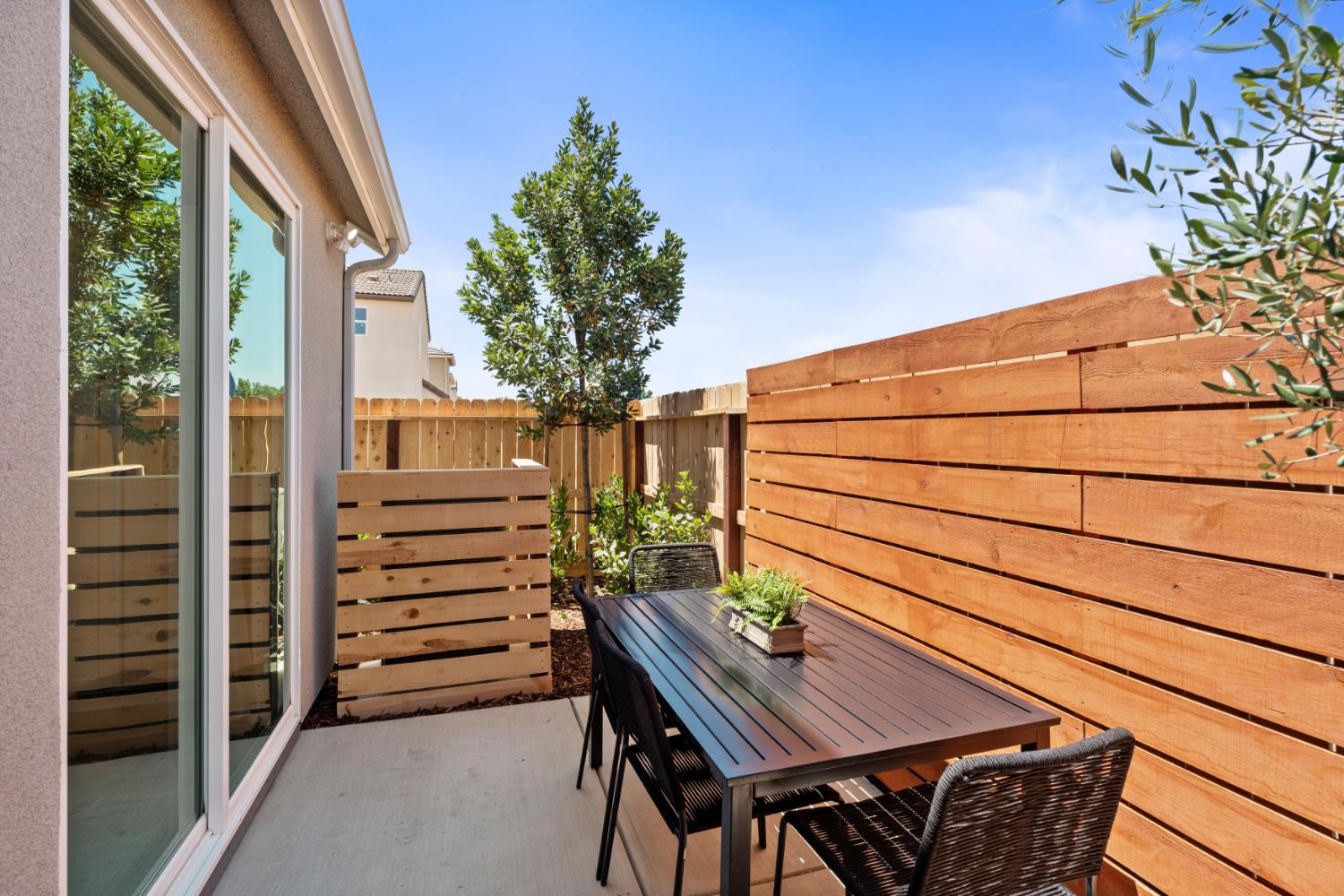 1515 Pioneer Ln, Clovis, CA 93619