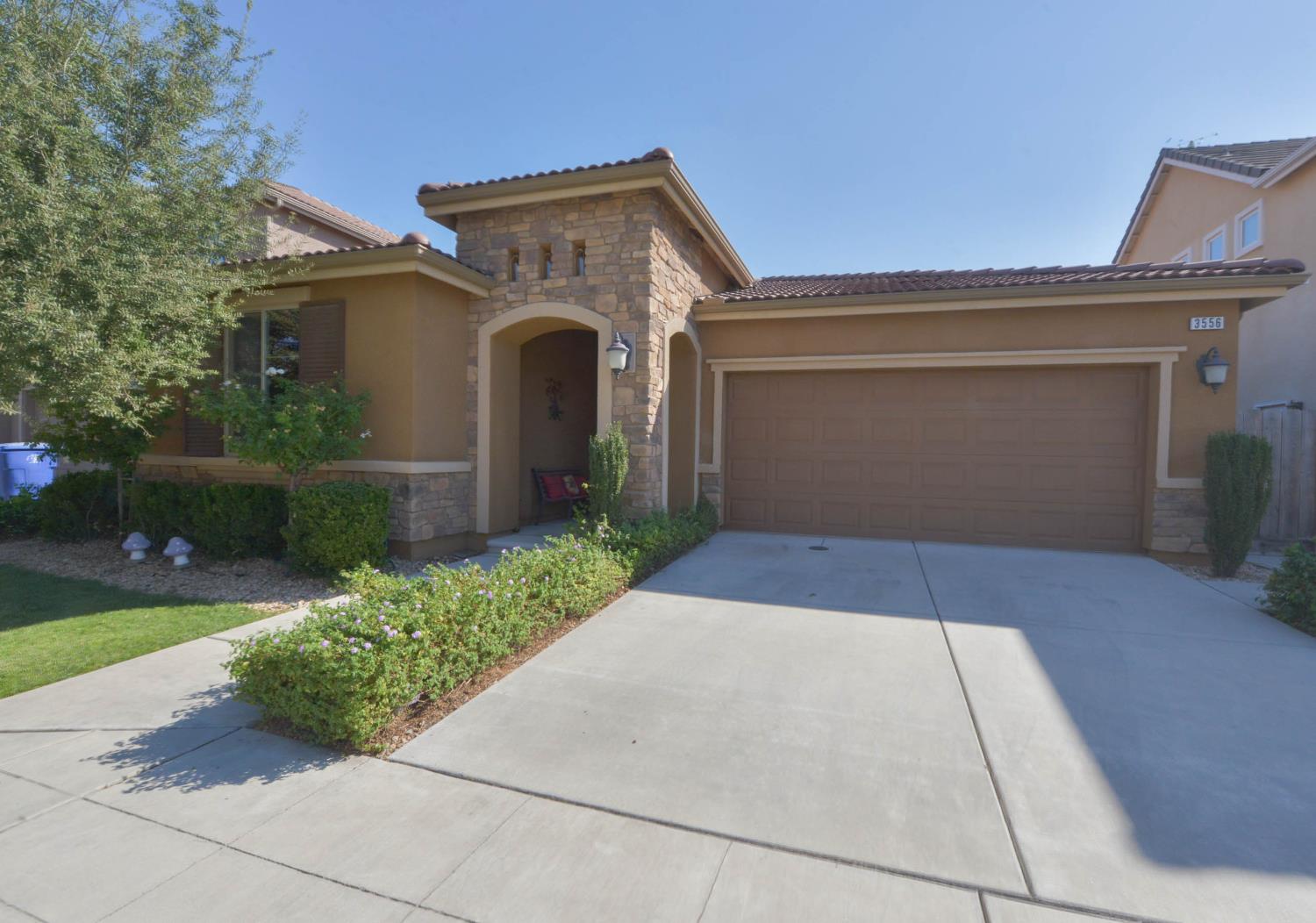 3556 Mecca Ave, Clovis, CA 93619