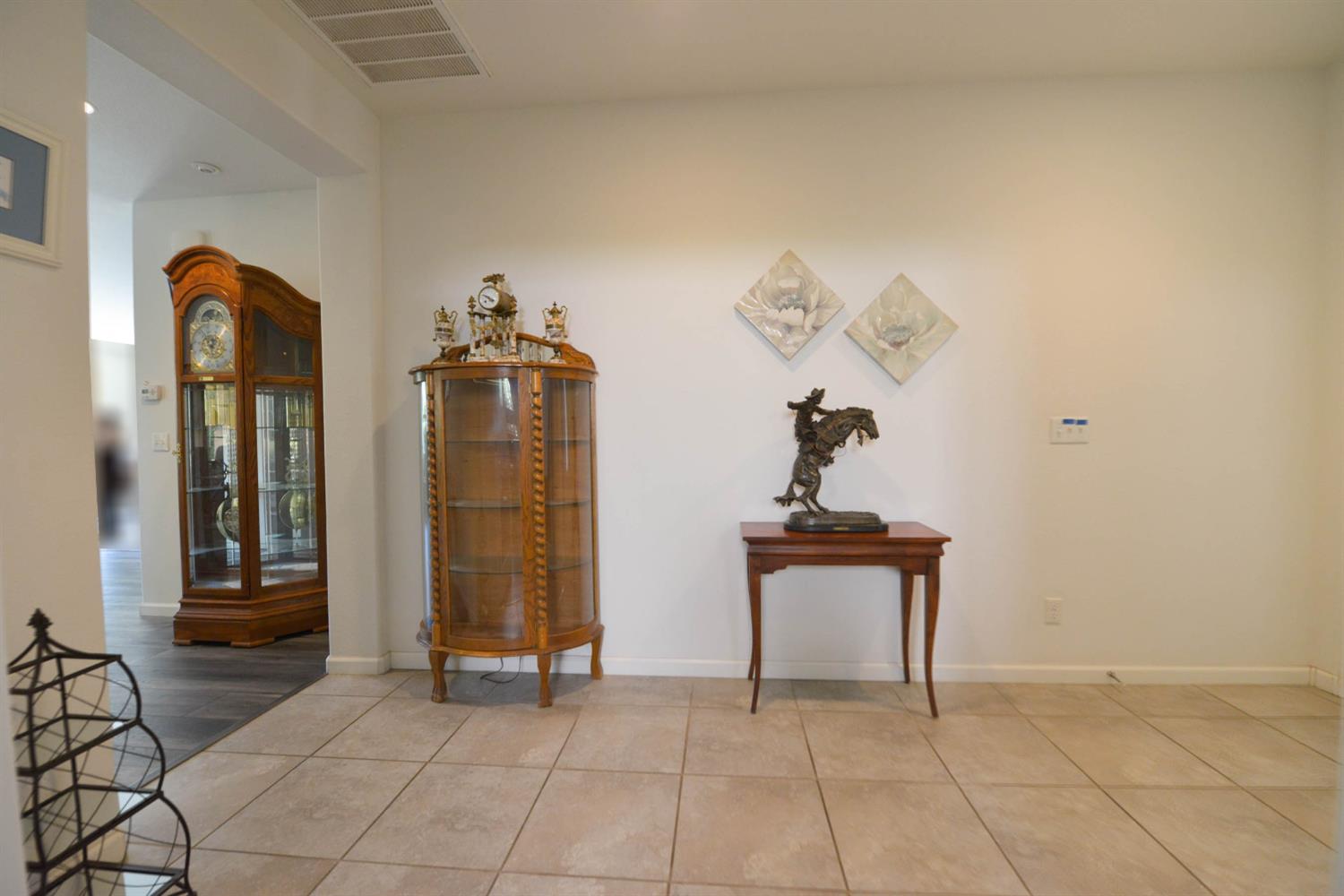 3556 Mecca Ave, Clovis, CA 93619