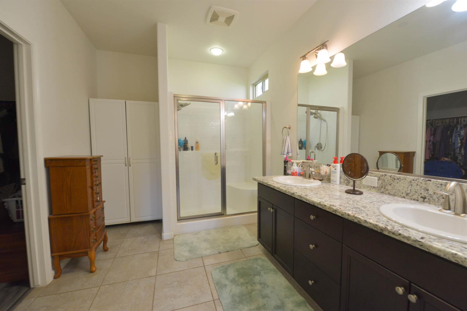 3556 Mecca Ave, Clovis, CA 93619