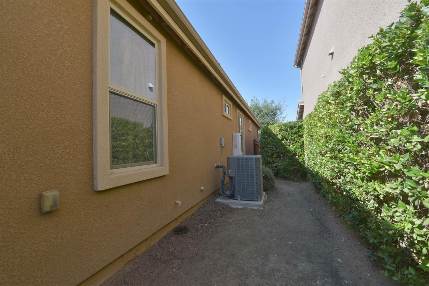 3556 Mecca Ave, Clovis, CA 93619