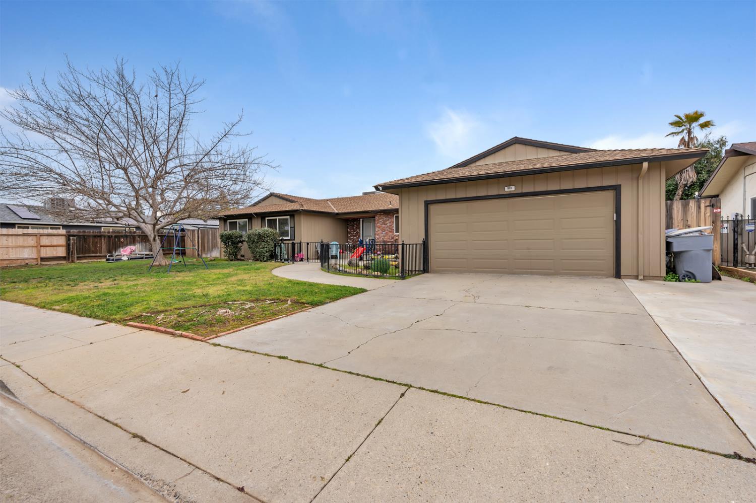 983 Ezie Ave, Clovis, CA 93611