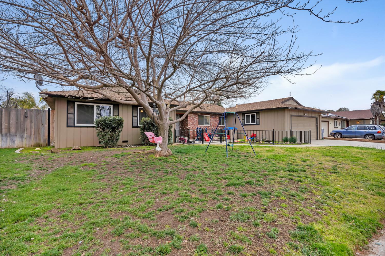 983 Ezie Ave, Clovis, CA 93611