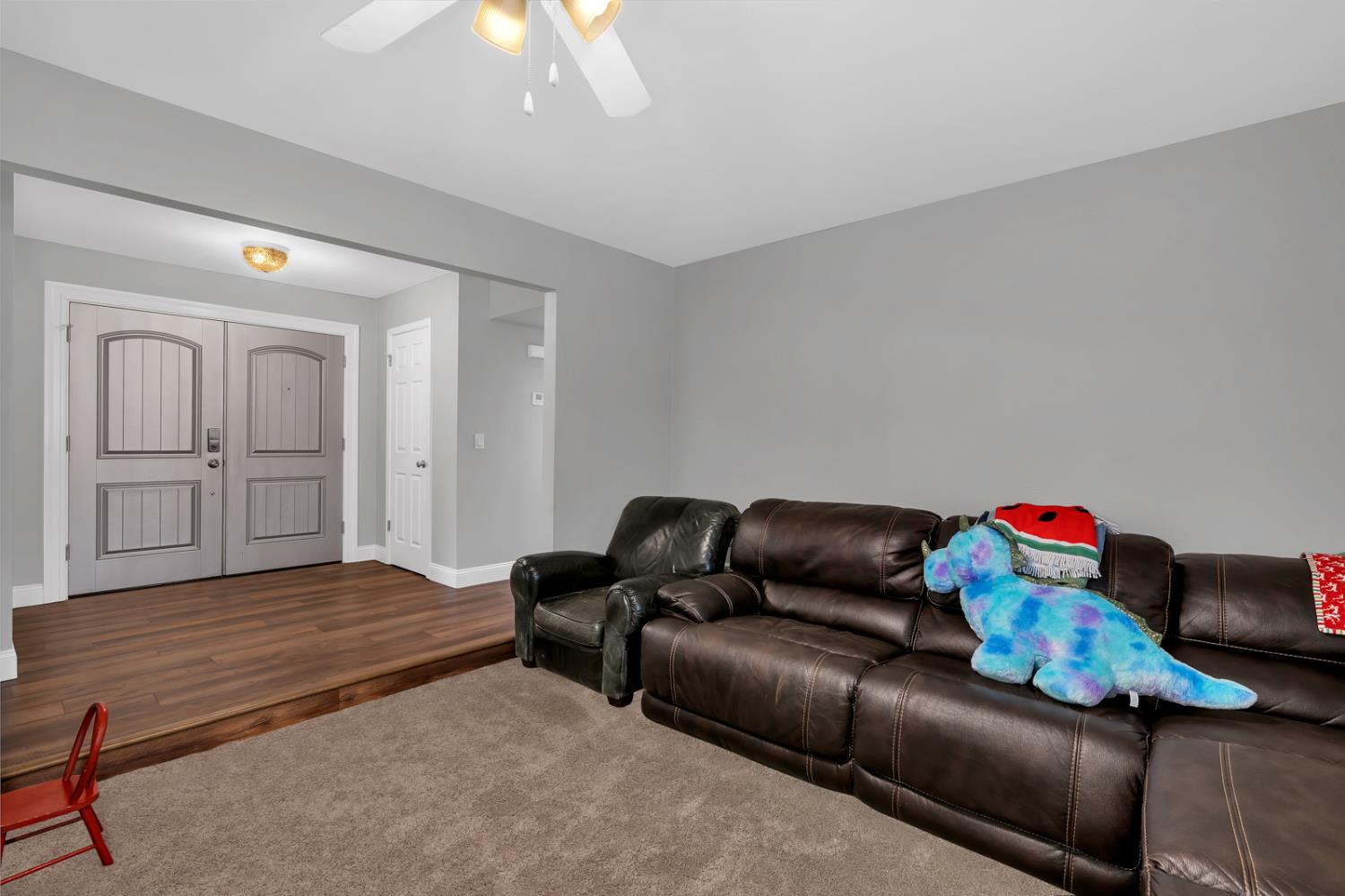 983 Ezie Ave, Clovis, CA 93611