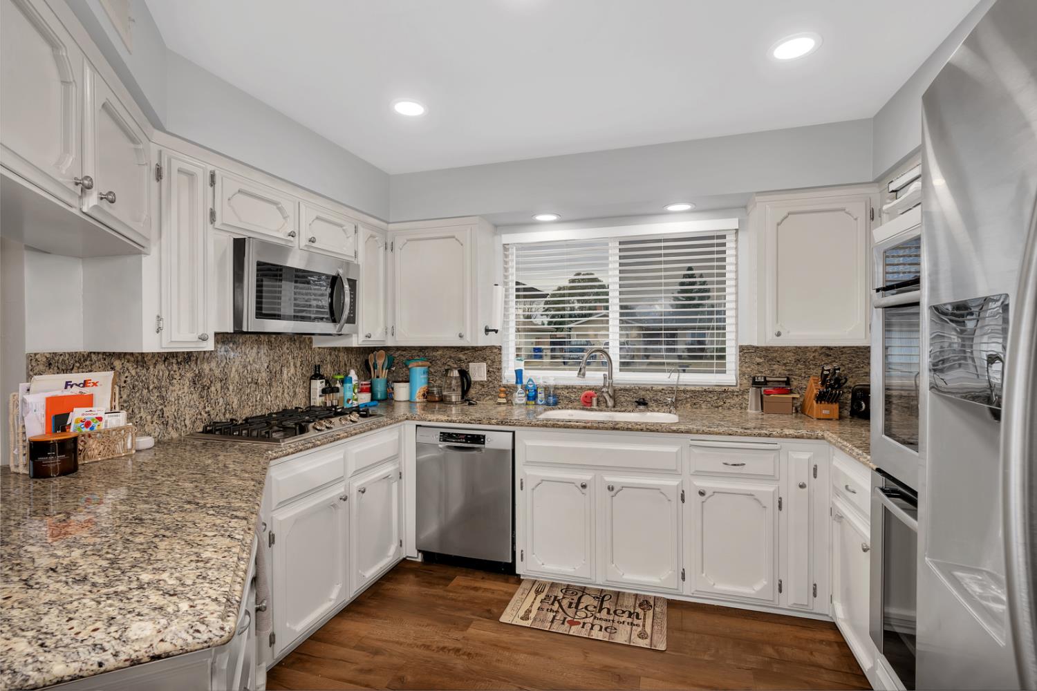 983 Ezie Ave, Clovis, CA 93611