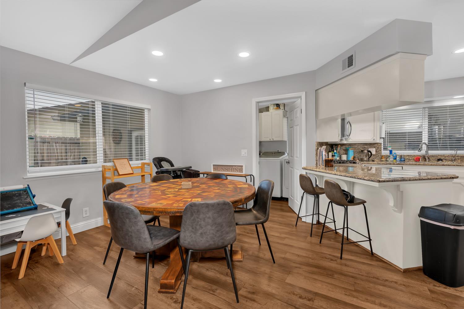 983 Ezie Ave, Clovis, CA 93611