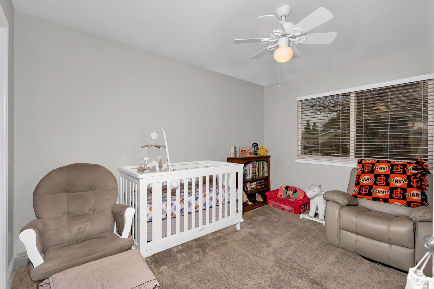 983 Ezie Ave, Clovis, CA 93611