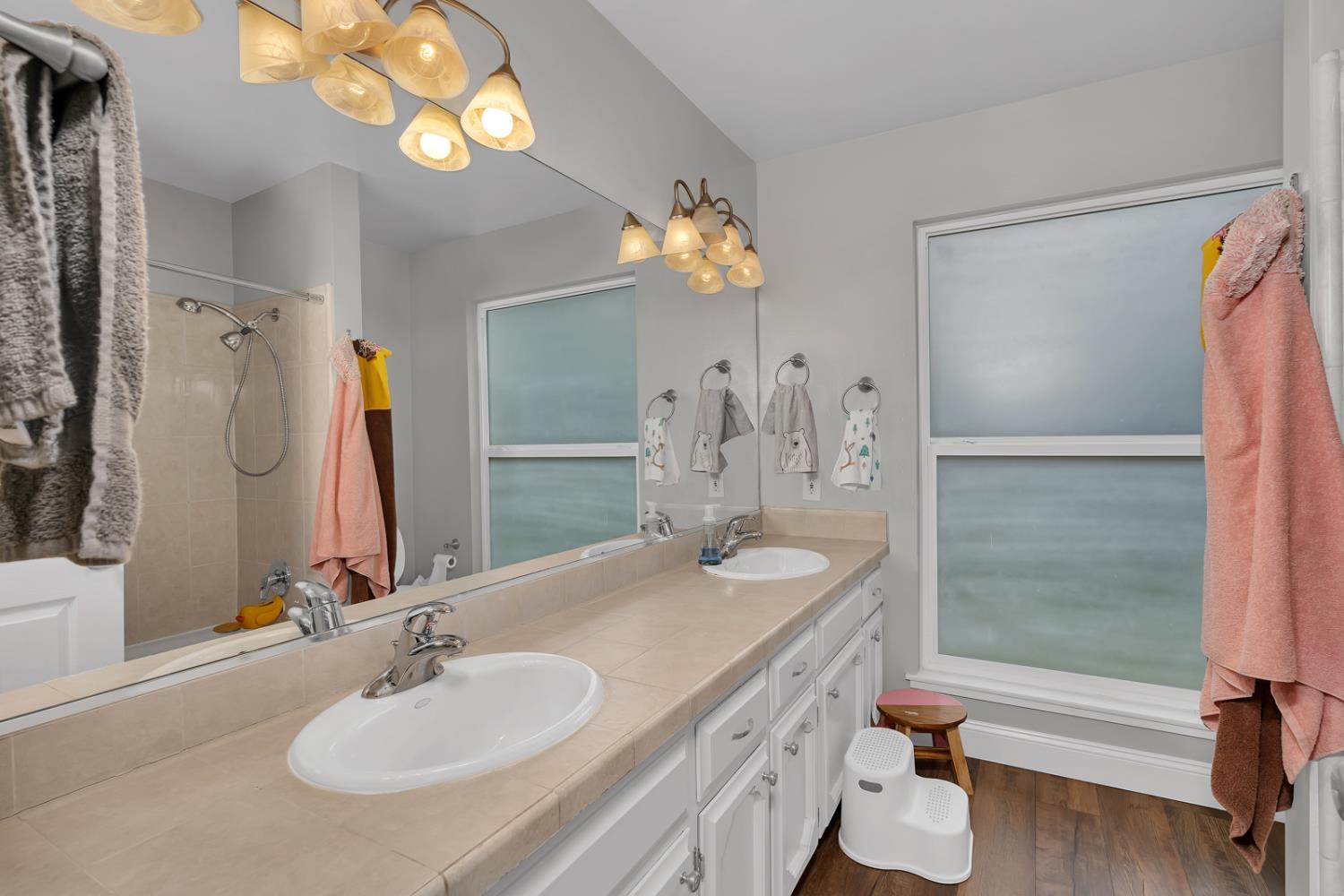 983 Ezie Ave, Clovis, CA 93611