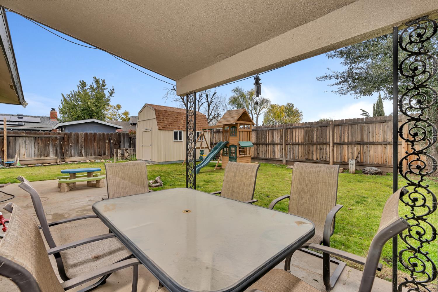 983 Ezie Ave, Clovis, CA 93611