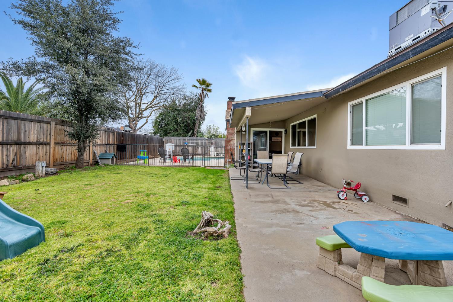 983 Ezie Ave, Clovis, CA 93611