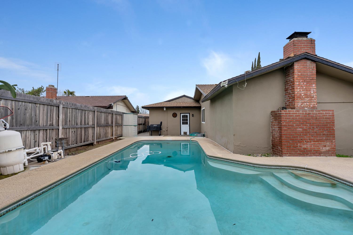 983 Ezie Ave, Clovis, CA 93611