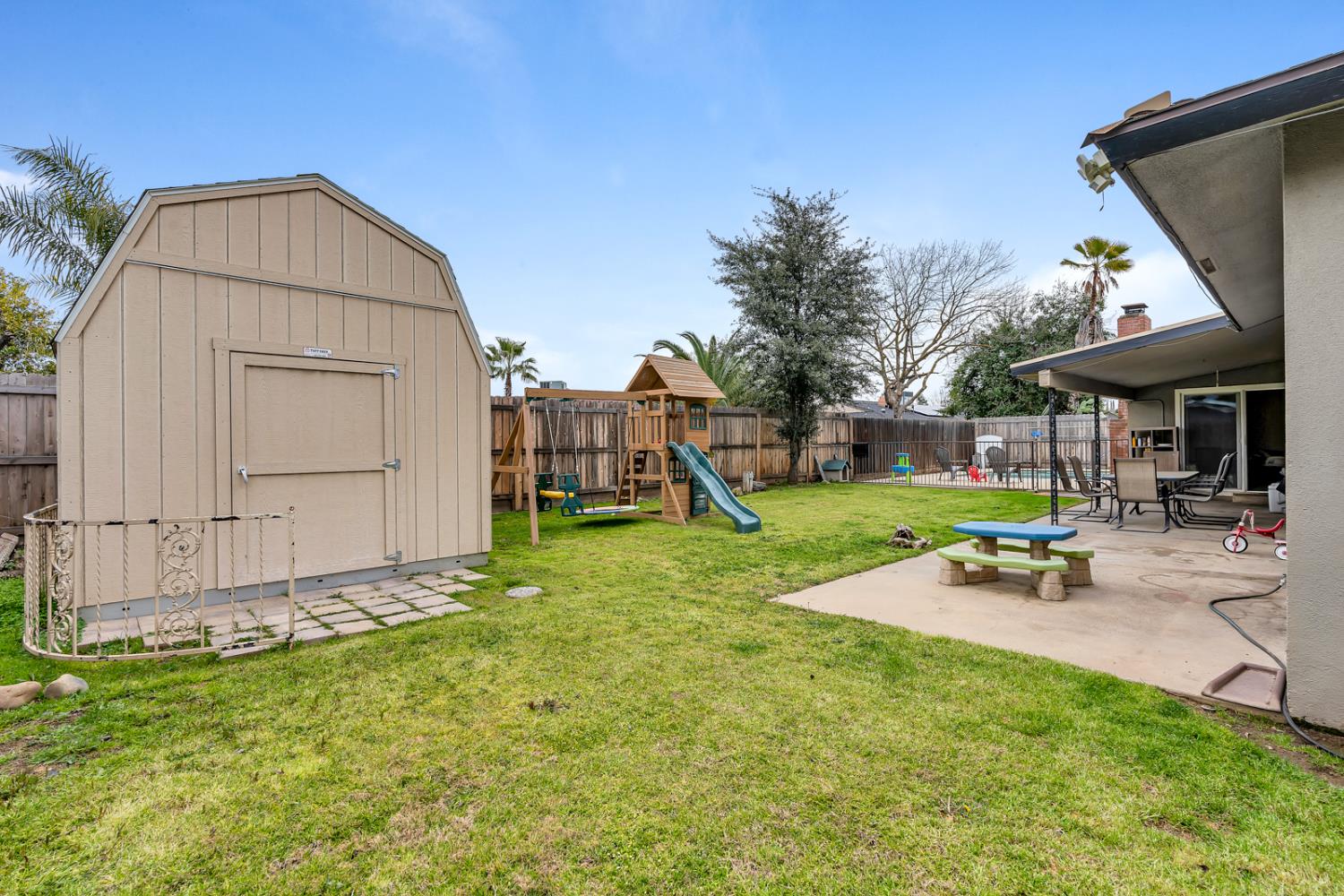 983 Ezie Ave, Clovis, CA 93611