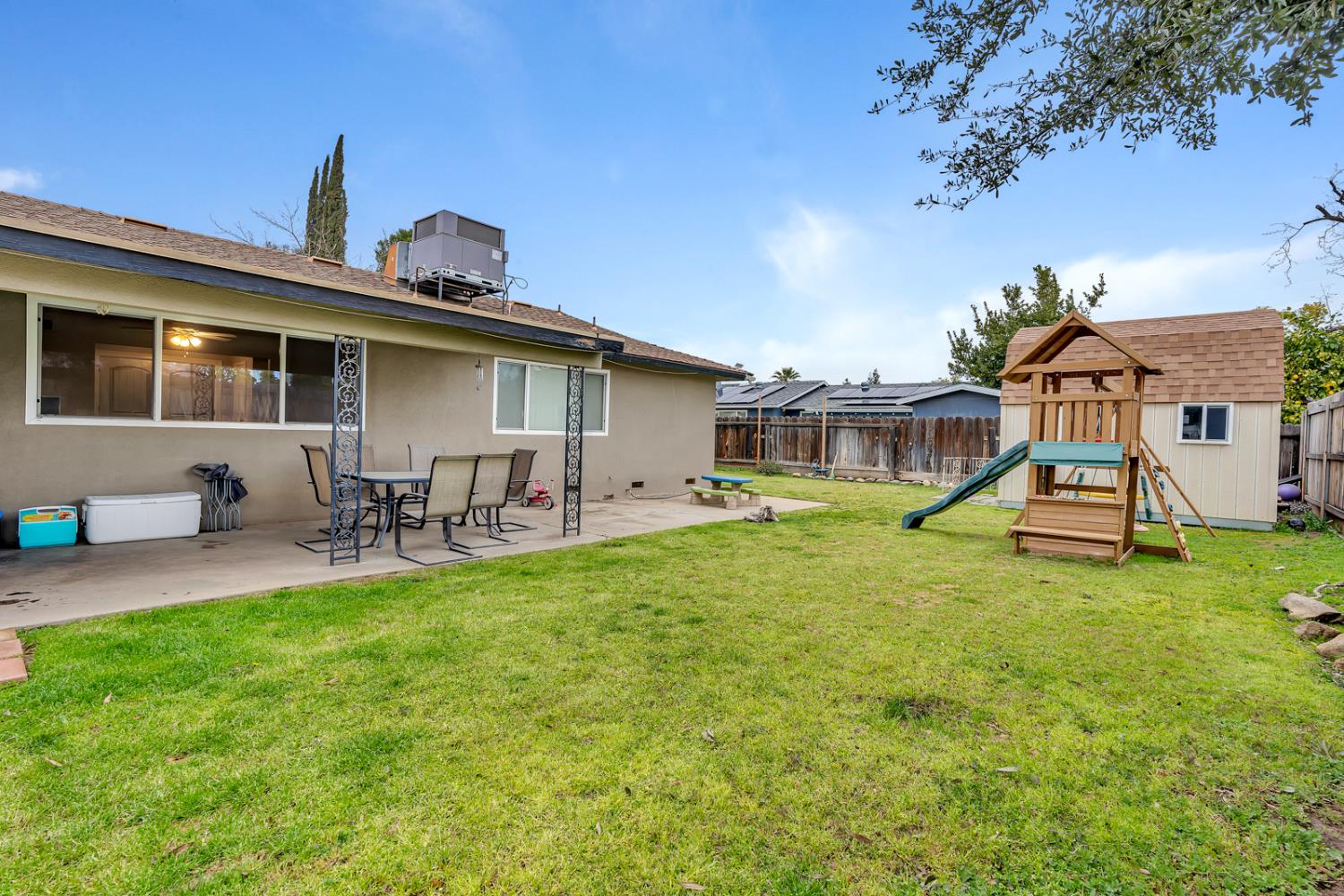 983 Ezie Ave, Clovis, CA 93611