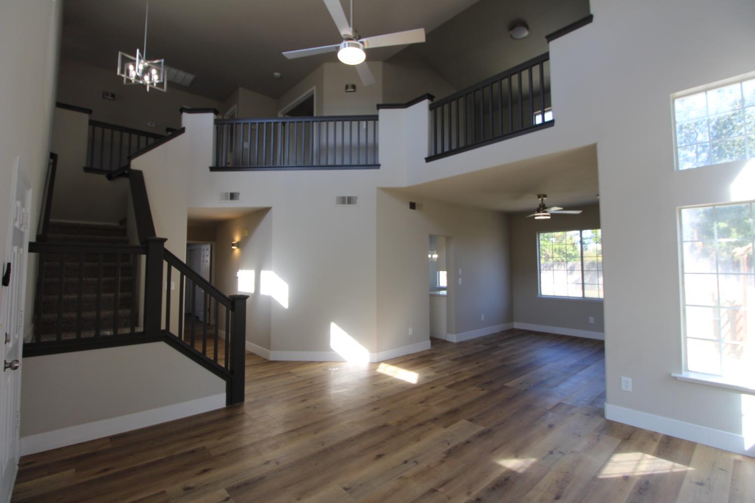 2117 Goshen Ave, Clovis, CA 93611