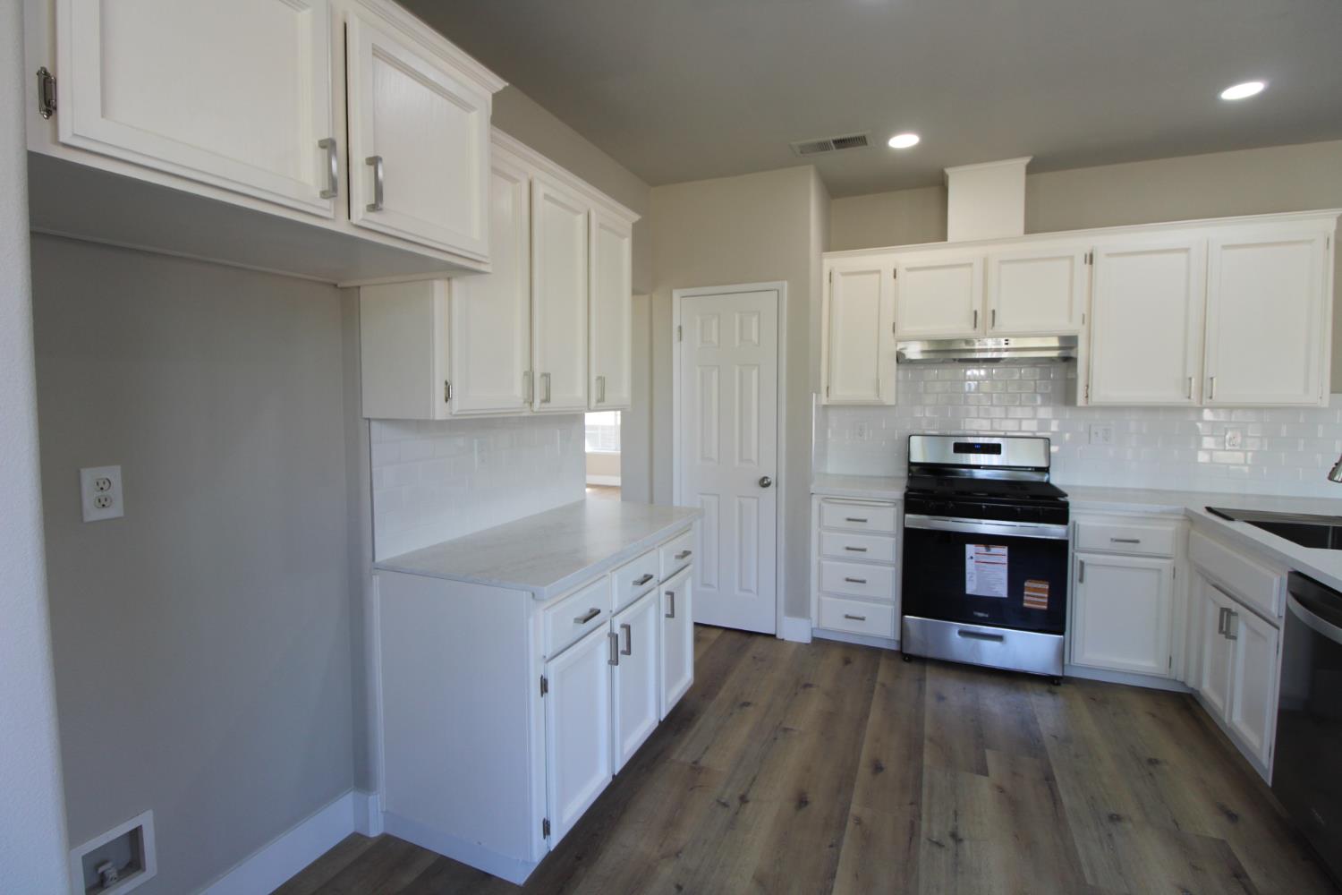 2117 Goshen Ave, Clovis, CA 93611