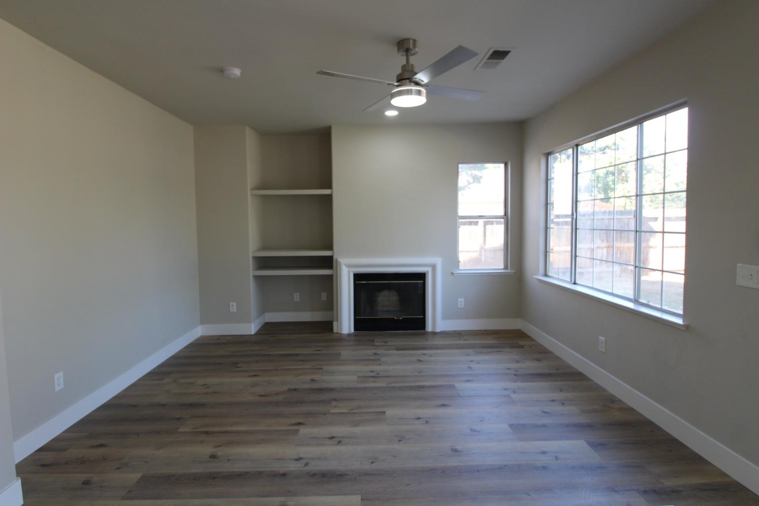 2117 Goshen Ave, Clovis, CA 93611