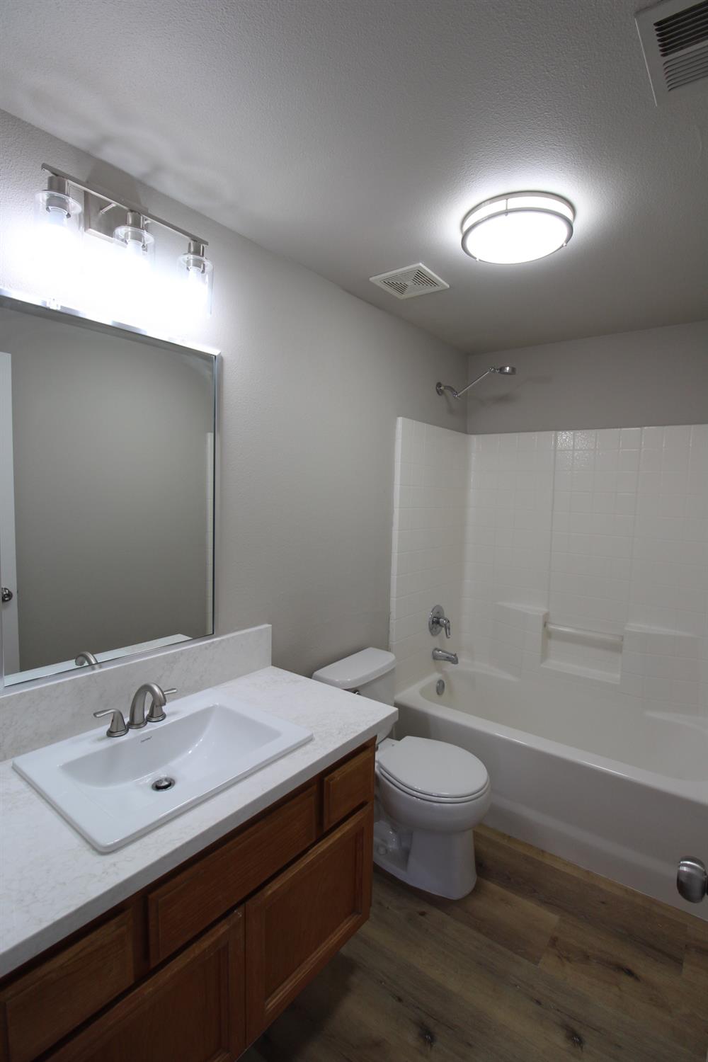 2117 Goshen Ave, Clovis, CA 93611