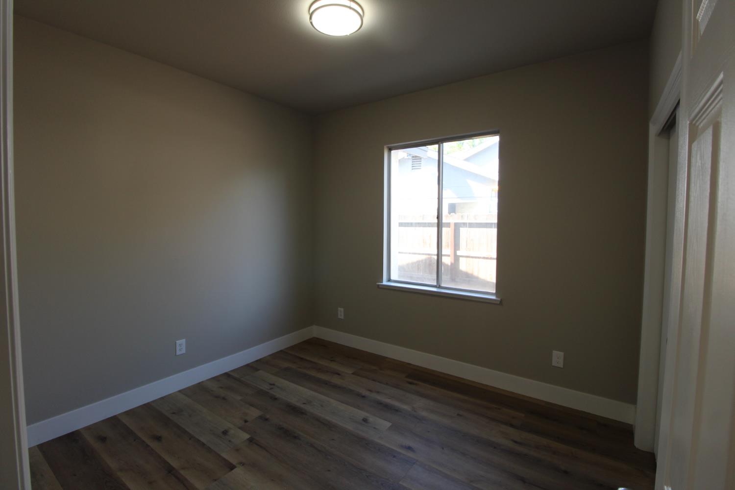 2117 Goshen Ave, Clovis, CA 93611