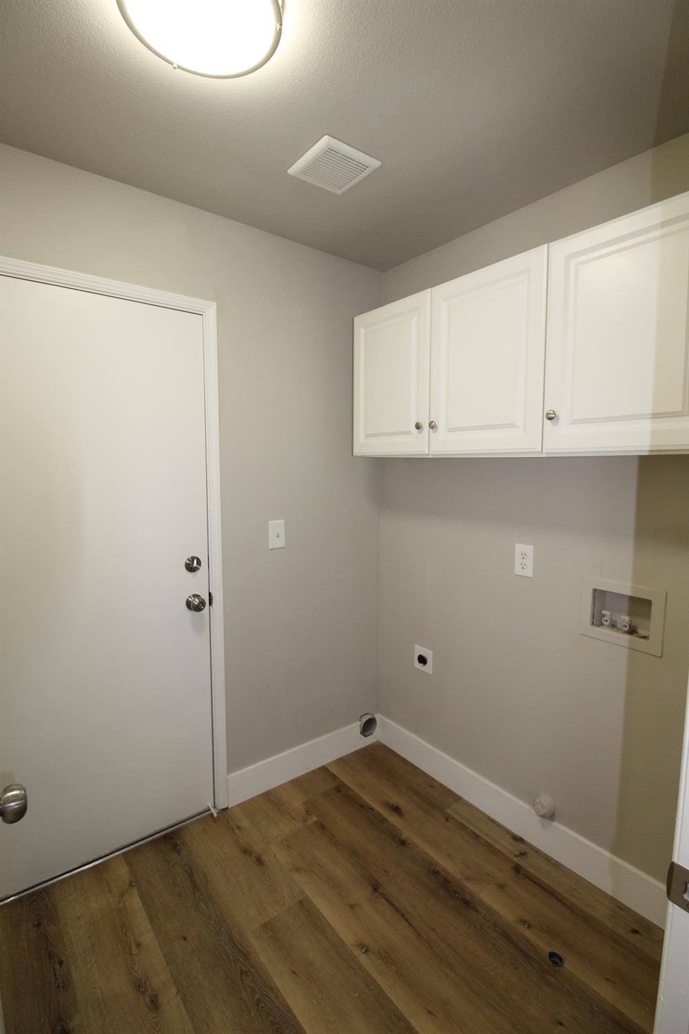 2117 Goshen Ave, Clovis, CA 93611