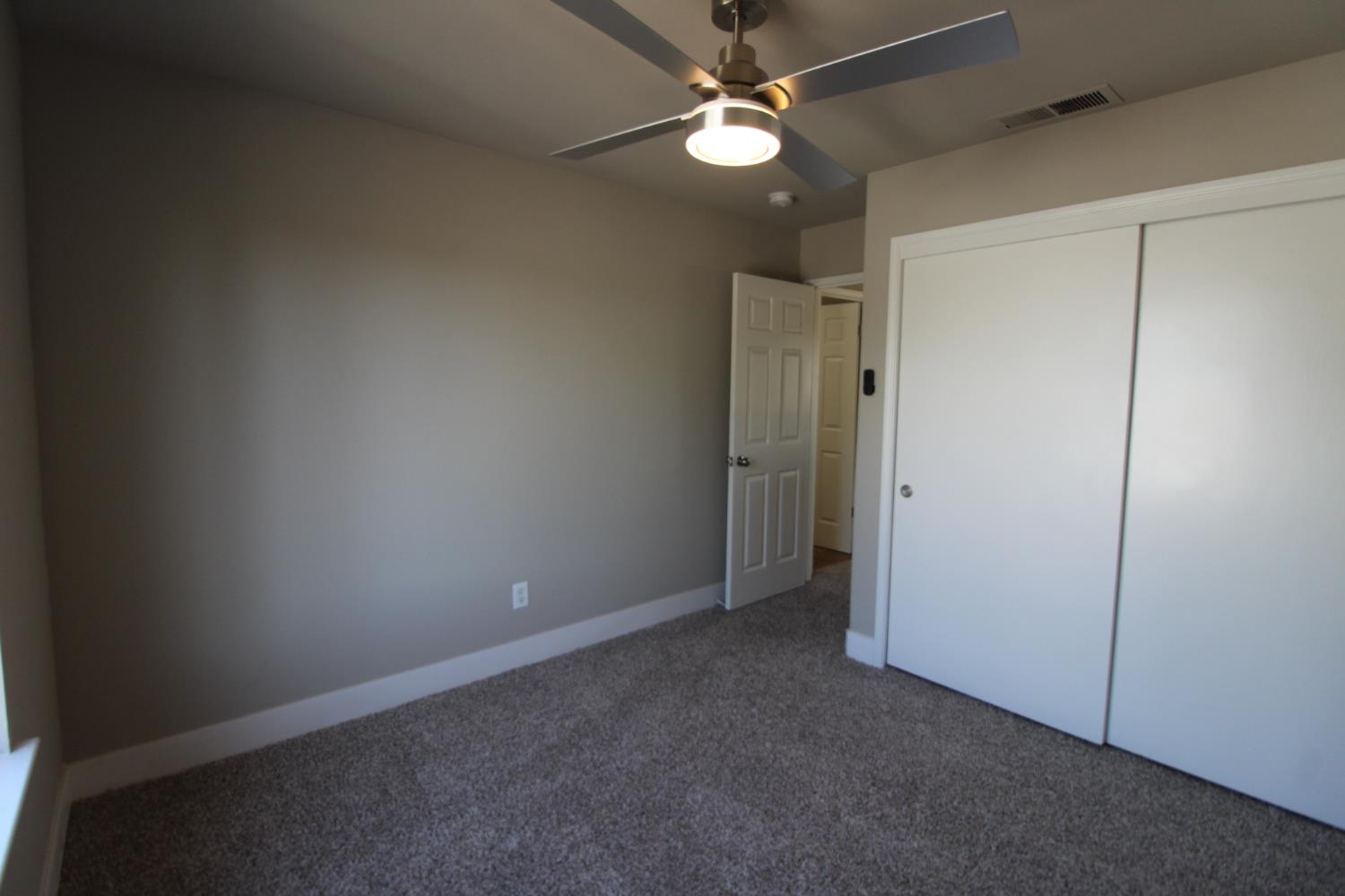 2117 Goshen Ave, Clovis, CA 93611