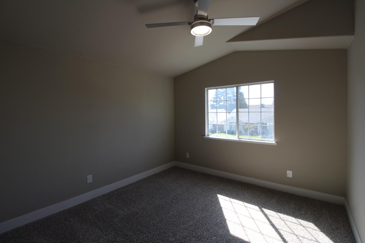 2117 Goshen Ave, Clovis, CA 93611