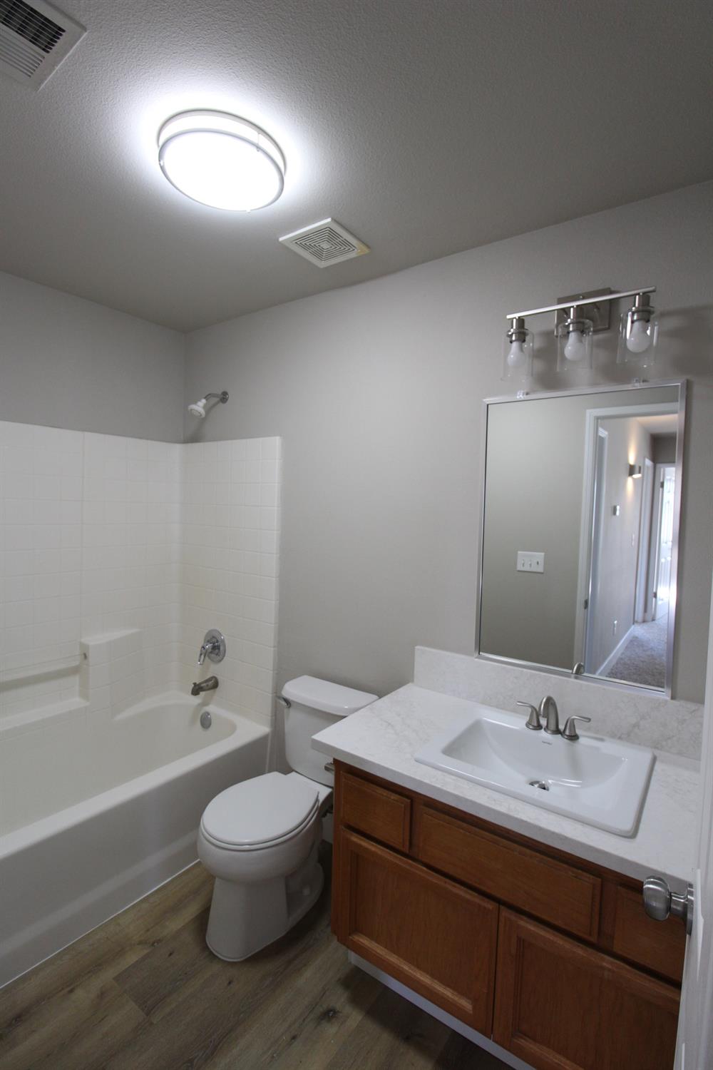 2117 Goshen Ave, Clovis, CA 93611