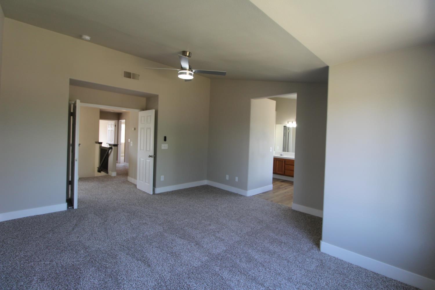 2117 Goshen Ave, Clovis, CA 93611