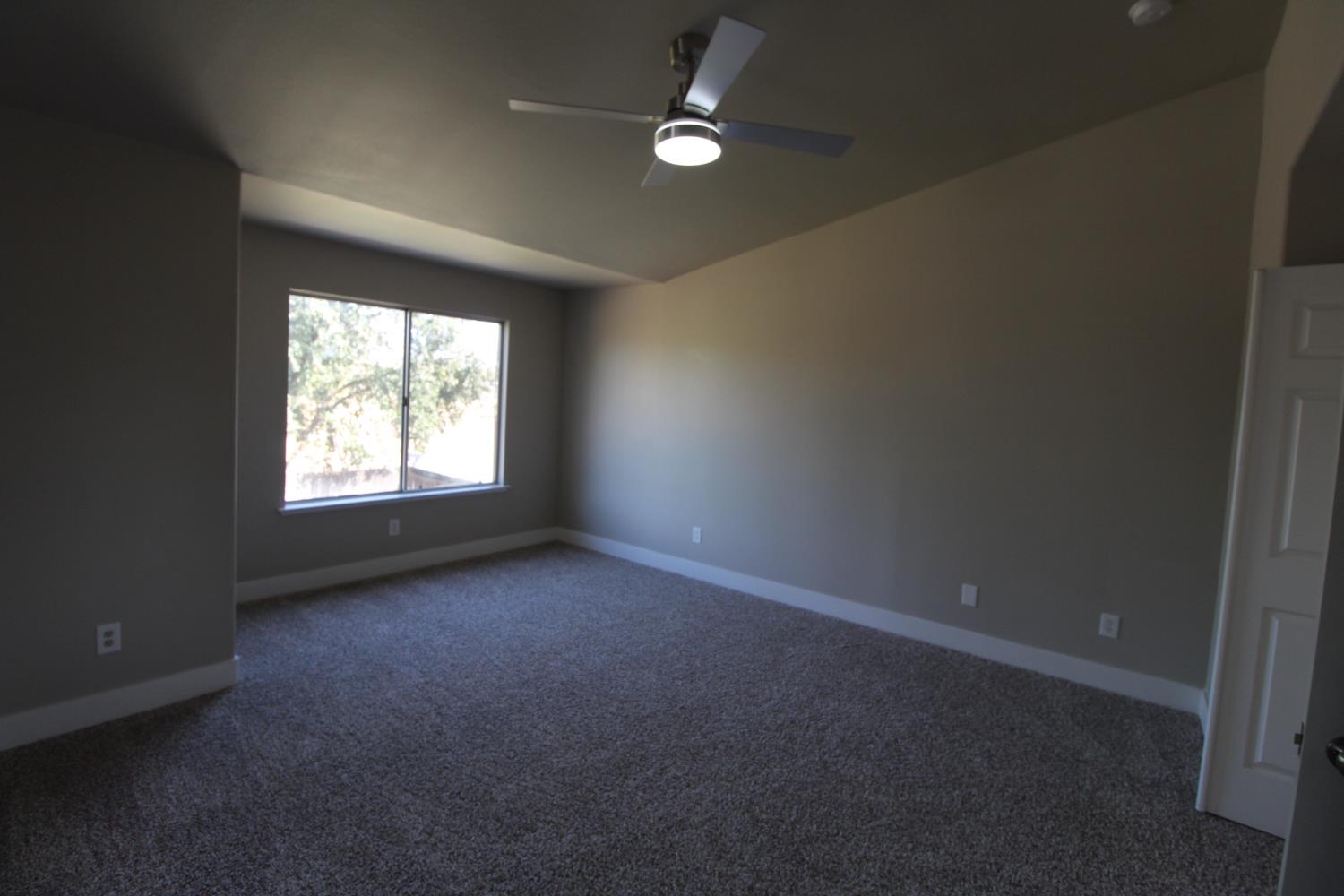 2117 Goshen Ave, Clovis, CA 93611