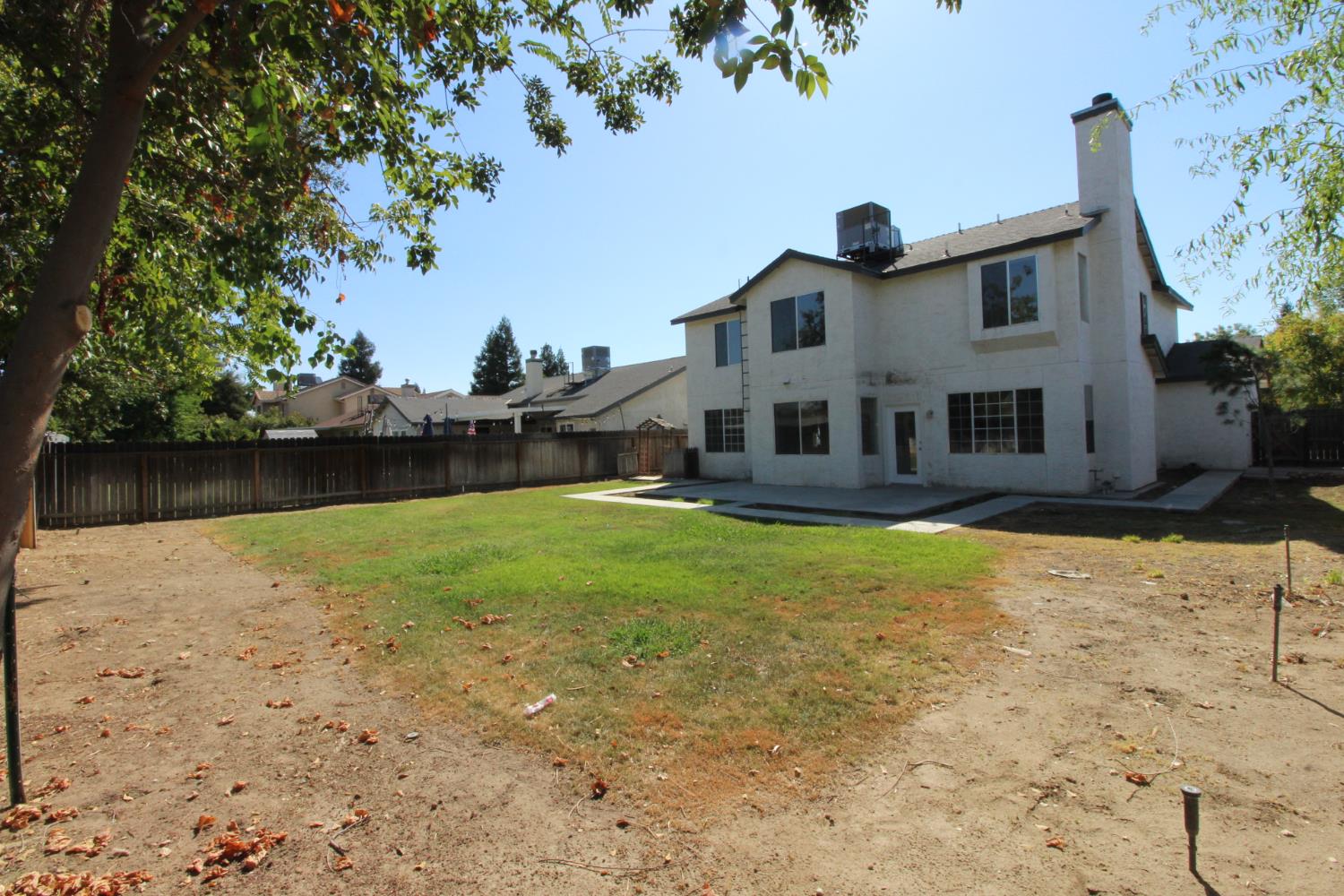 2117 Goshen Ave, Clovis, CA 93611