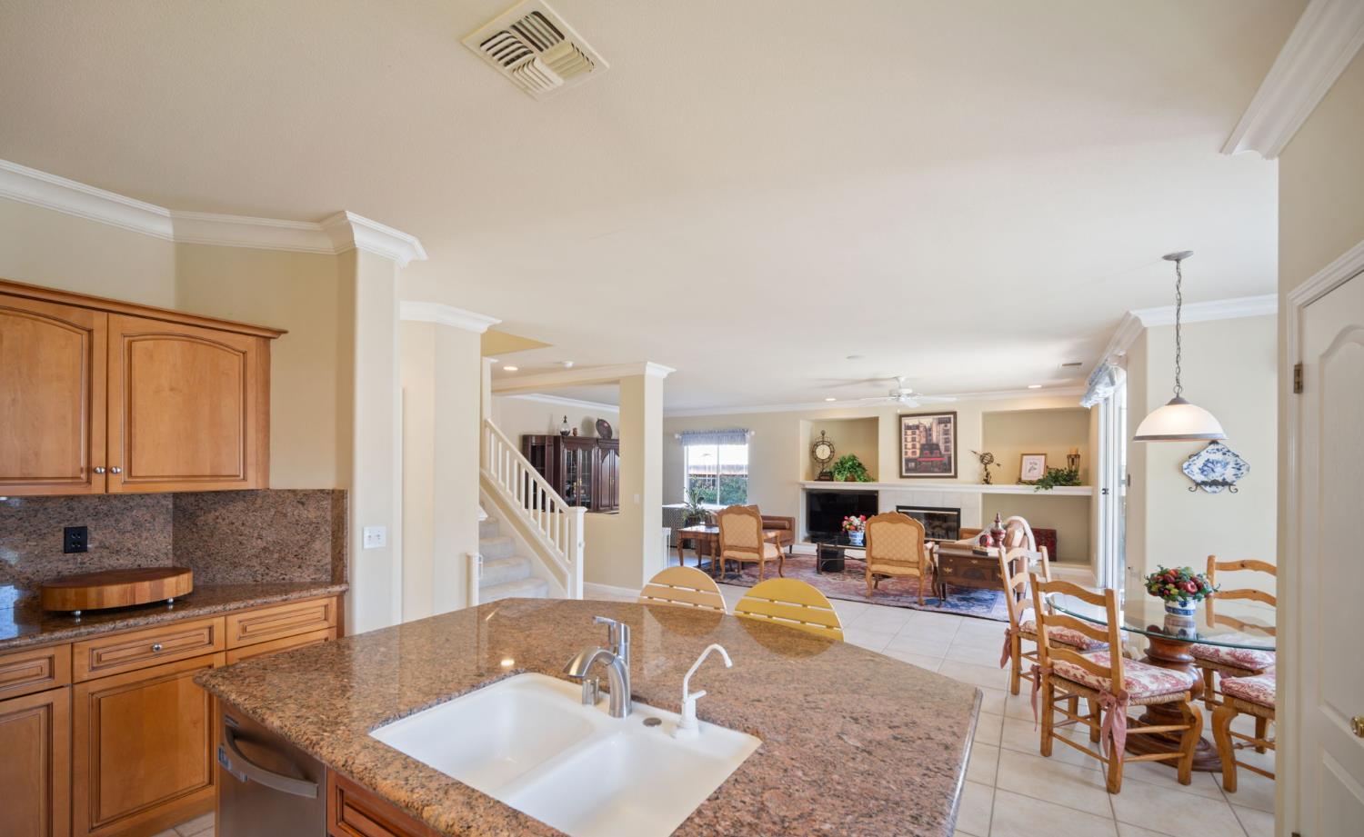 3033 Hanson Ave, Clovis, CA 93611