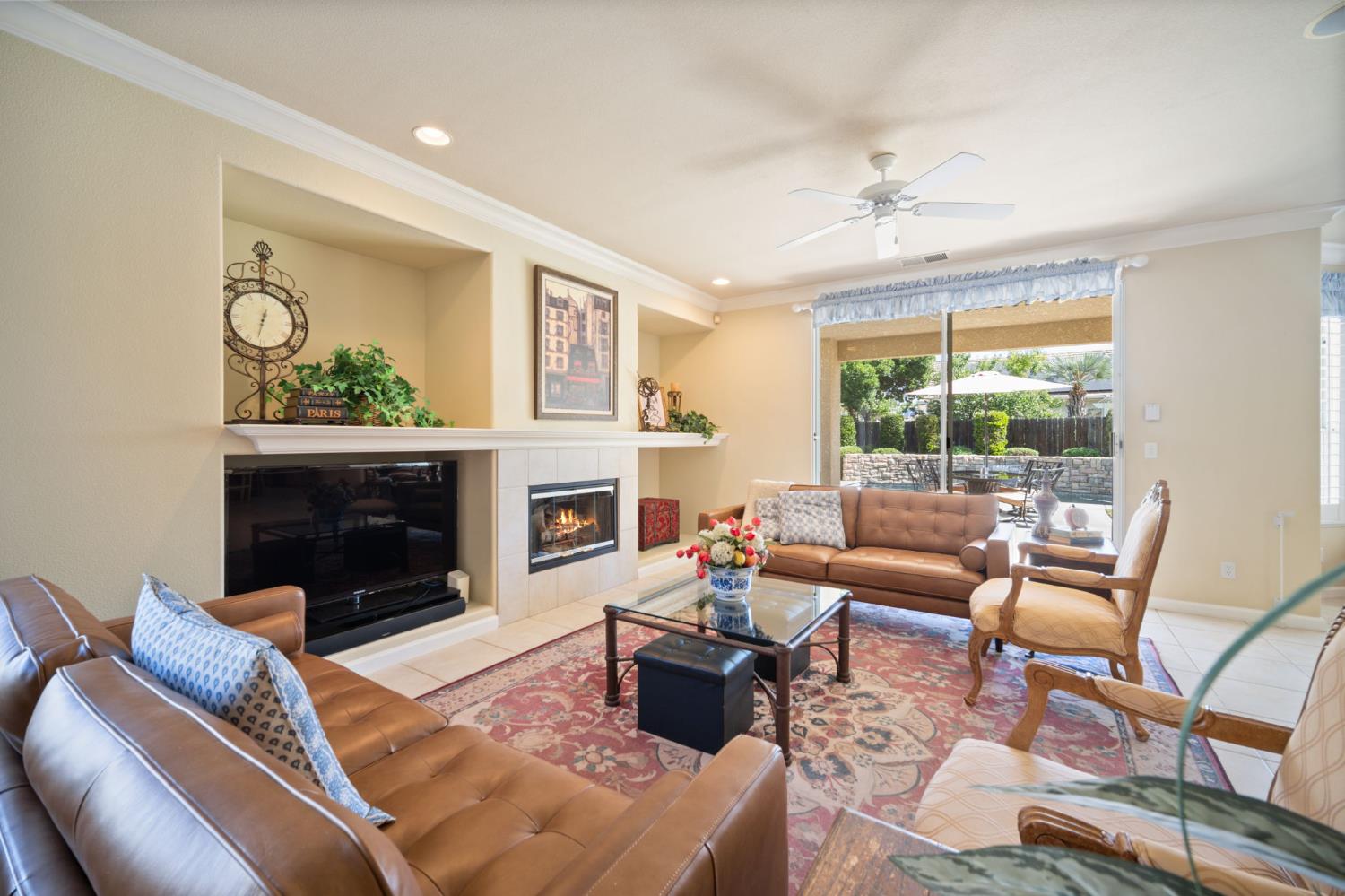 3033 Hanson Ave, Clovis, CA 93611