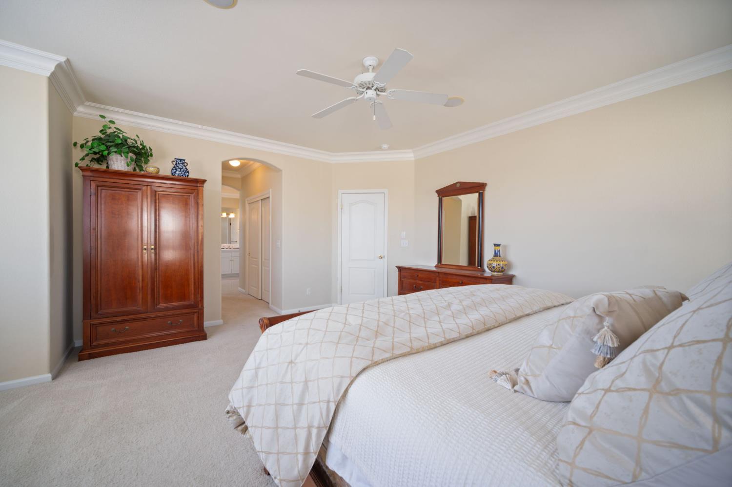 3033 Hanson Ave, Clovis, CA 93611