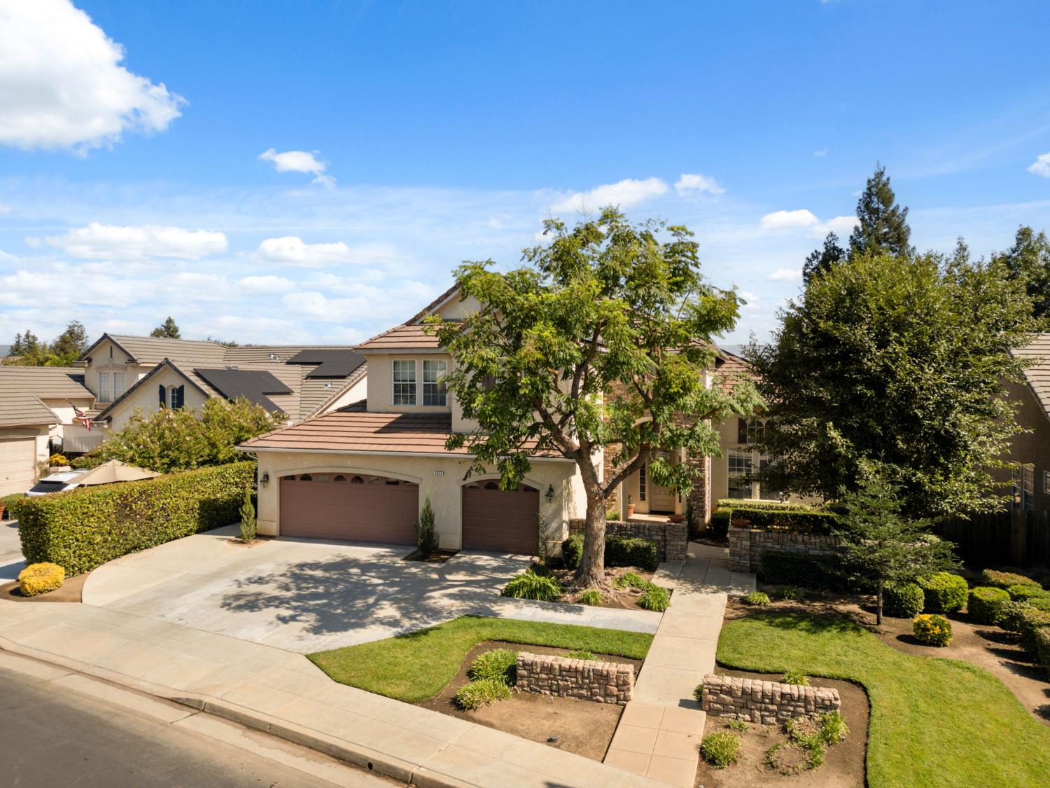 3033 Hanson Ave, Clovis, CA 93611