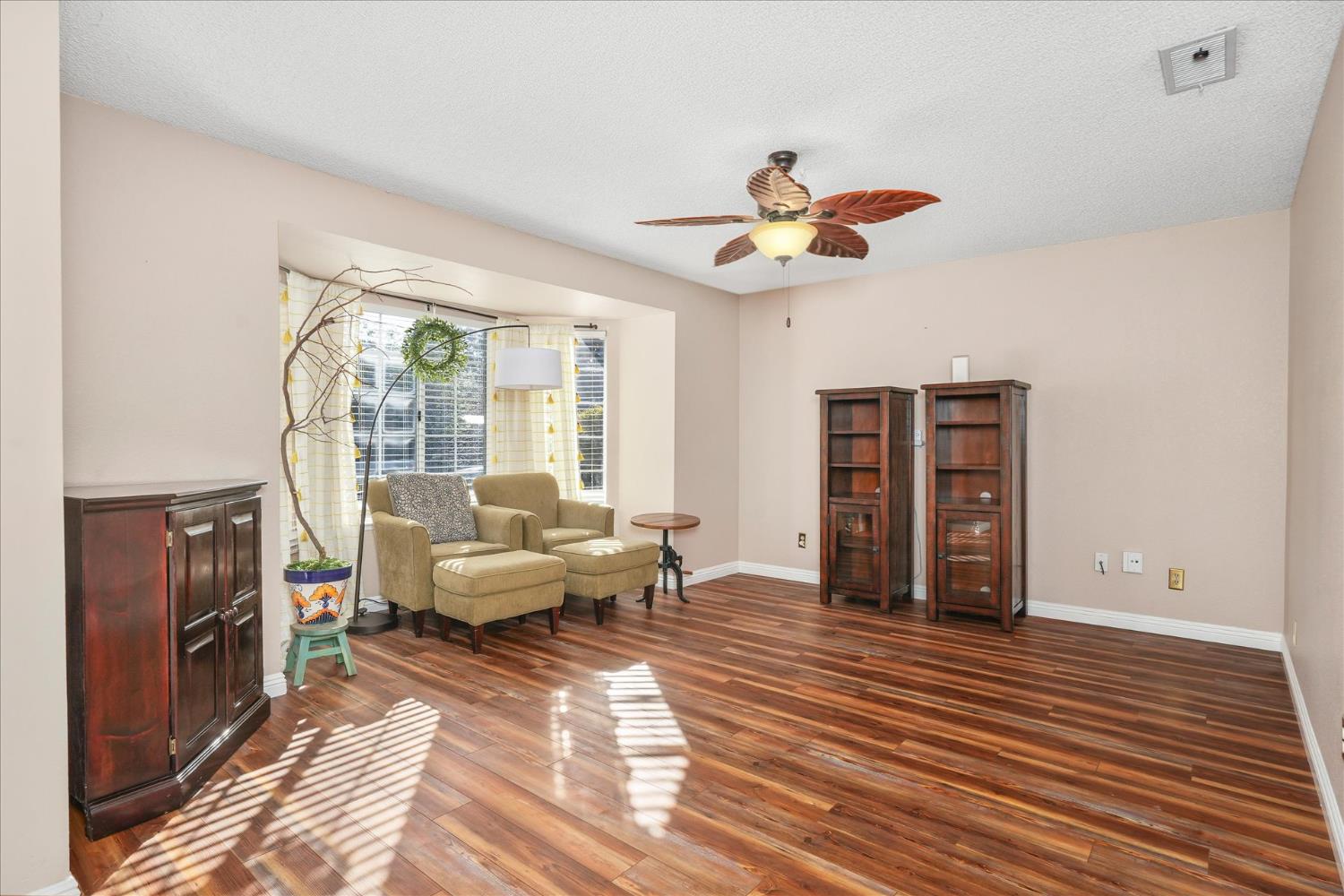 332 Magnolia Ave, Clovis, CA 93611