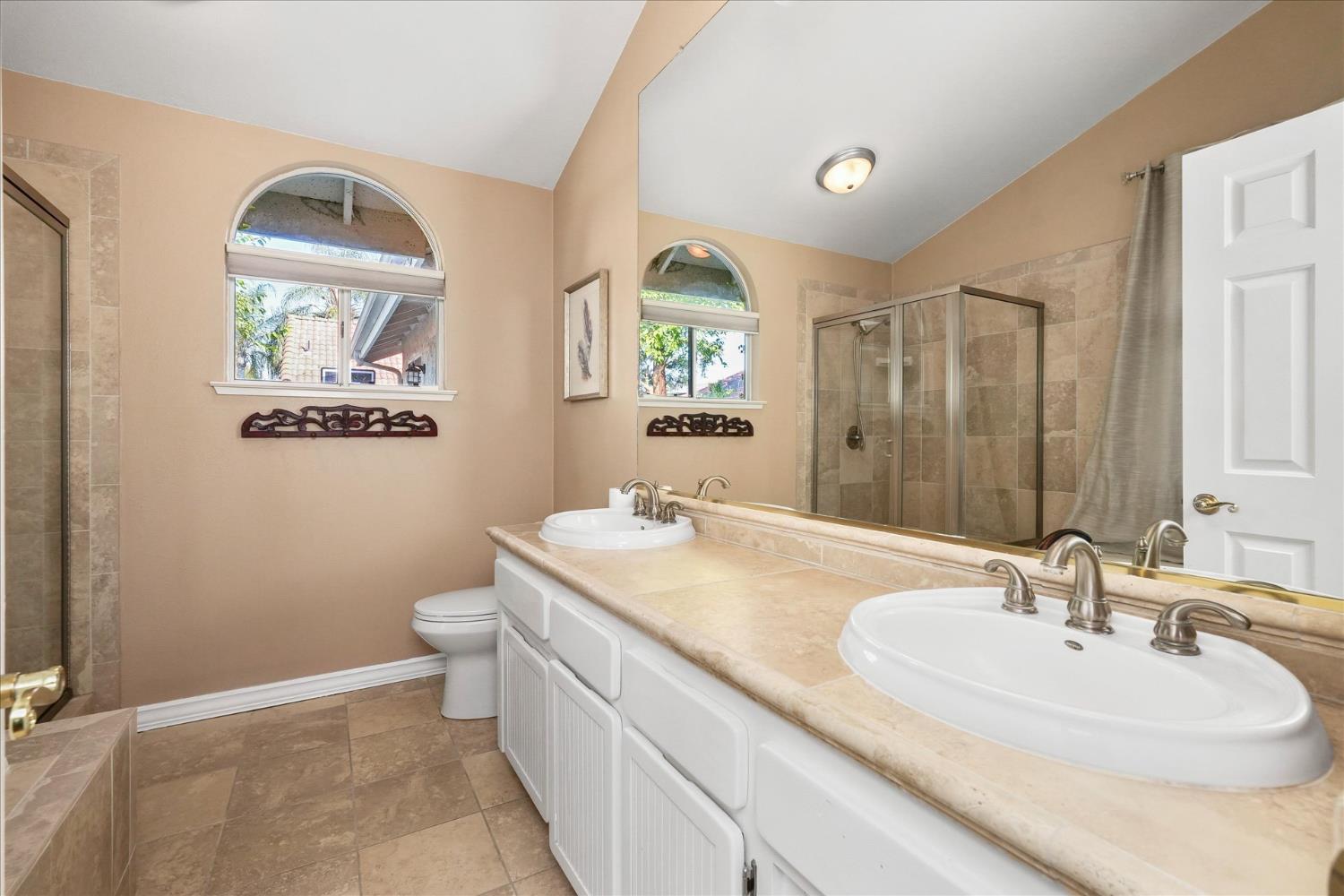 332 Magnolia Ave, Clovis, CA 93611