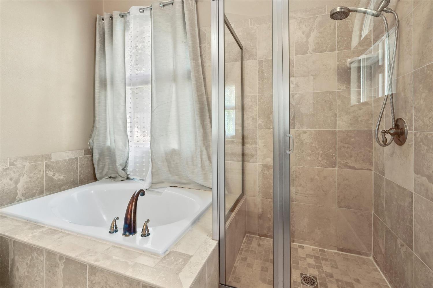 332 Magnolia Ave, Clovis, CA 93611