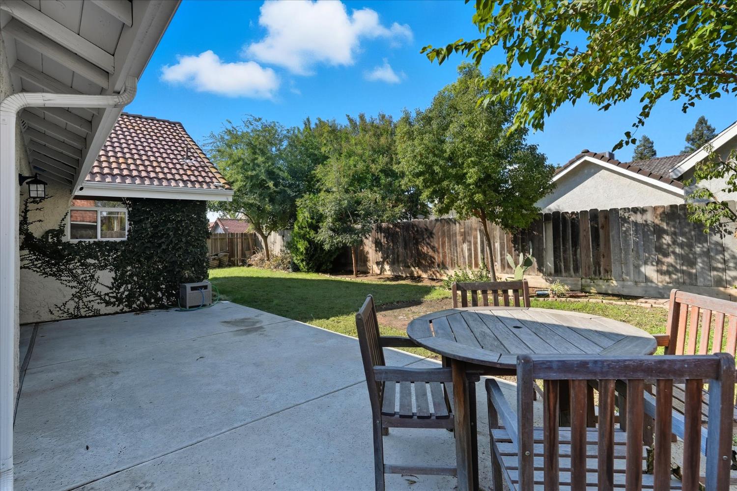 332 Magnolia Ave, Clovis, CA 93611