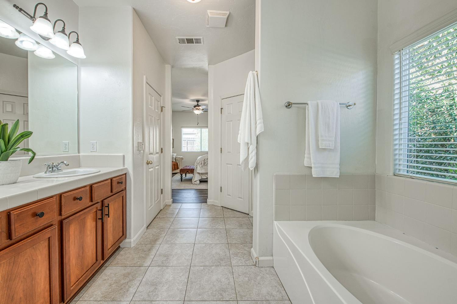 3147 Indianapolis Ave, Clovis, CA 93619