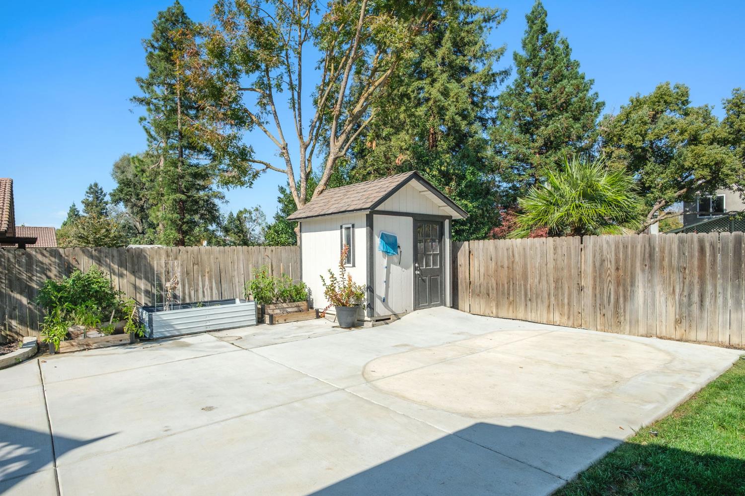 2237 Los Altos Ave, Clovis, CA 93611