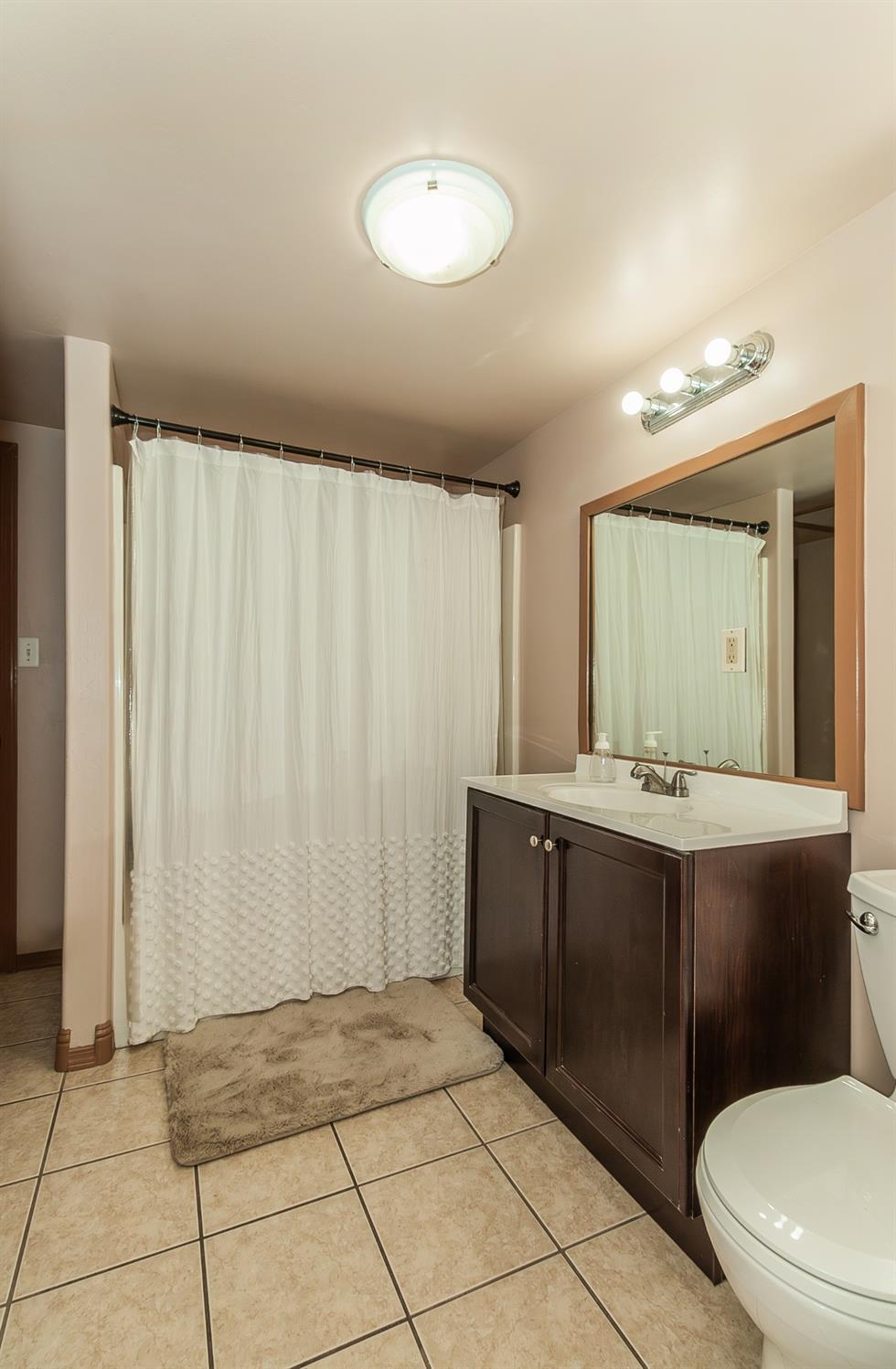 1498 Escalon Ave, Clovis, CA 93611