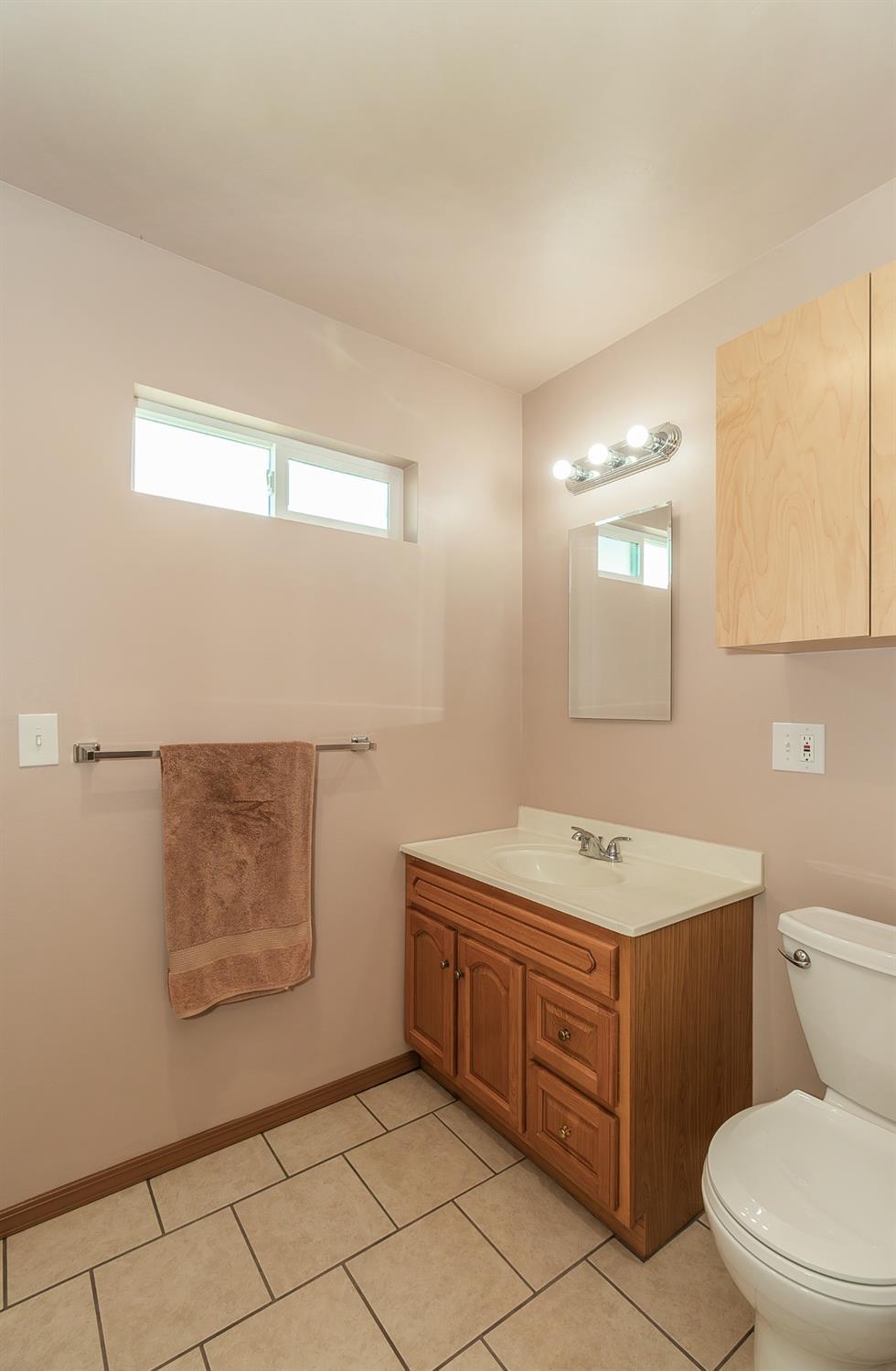 1498 Escalon Ave, Clovis, CA 93611