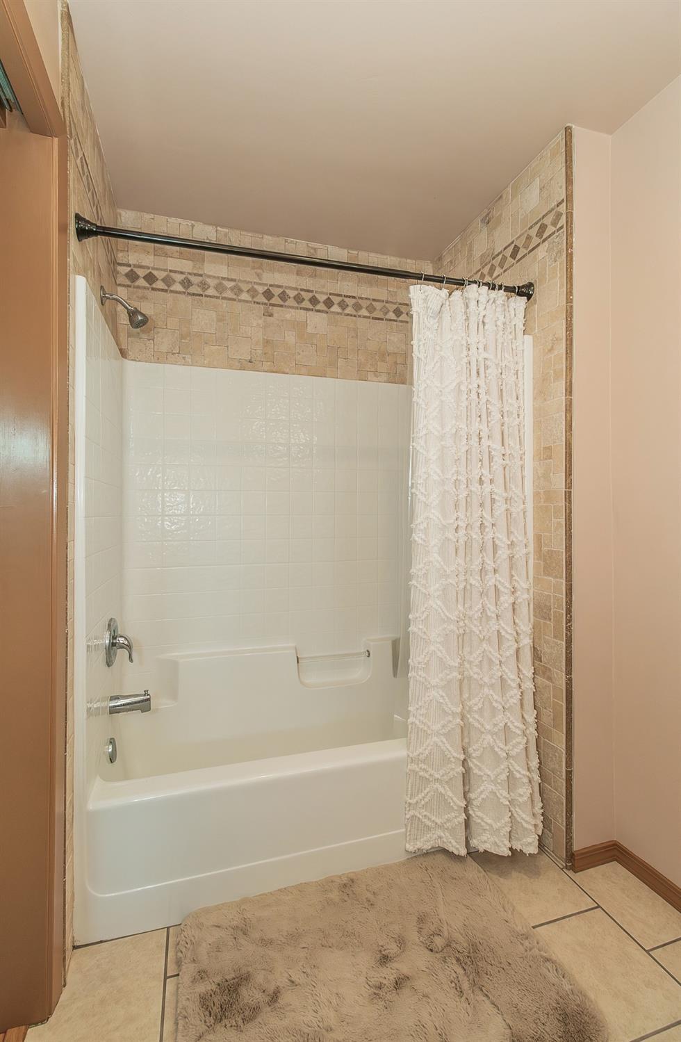 1498 Escalon Ave, Clovis, CA 93611